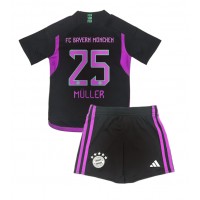 Fotballdrakt Barn Bayern Munich Thomas Muller #25 Bortedraktsett 2023-24 Kortermet (+ Korte bukser)